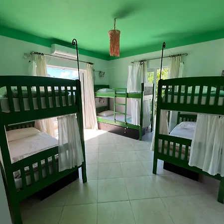 Trip'n'hostel Seaside אכסניה